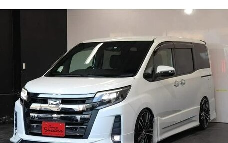 Toyota Noah III, 2017 год, 2 005 000 рублей, 23 фотография