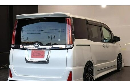 Toyota Noah III, 2017 год, 2 005 000 рублей, 21 фотография