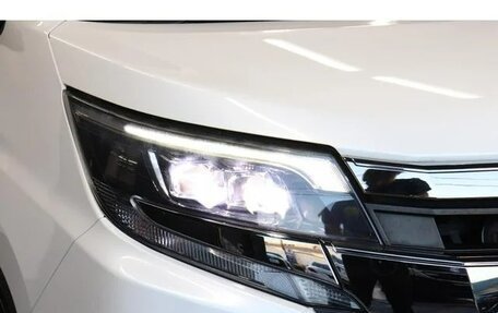 Toyota Noah III, 2017 год, 2 005 000 рублей, 26 фотография