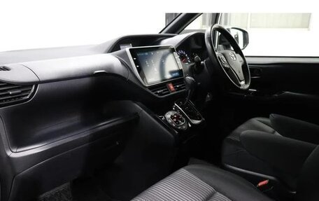 Toyota Noah III, 2017 год, 2 005 000 рублей, 35 фотография