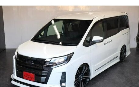 Toyota Noah III, 2017 год, 2 005 000 рублей, 40 фотография