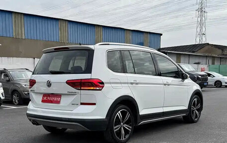 Volkswagen Touran III, 2022 год, 1 729 003 рублей, 8 фотография