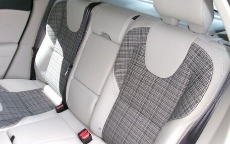 Volvo V40 II рестайлинг, 2019 год, 1 270 000 рублей, 20 фотография