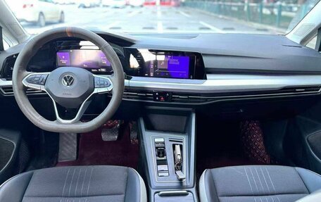 Volkswagen Golf VIII, 2021 год, 1 800 000 рублей, 5 фотография