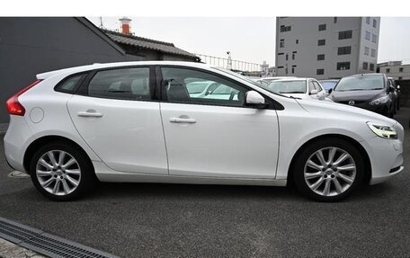 Volvo V40 II рестайлинг, 2019 год, 1 190 000 рублей, 8 фотография