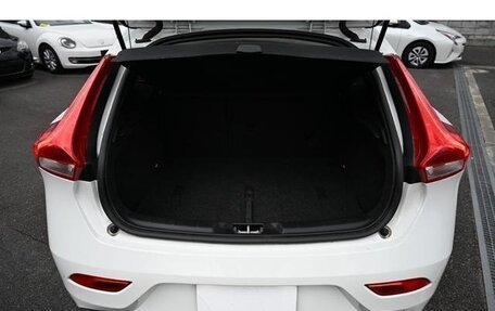 Volvo V40 II рестайлинг, 2019 год, 1 190 000 рублей, 17 фотография