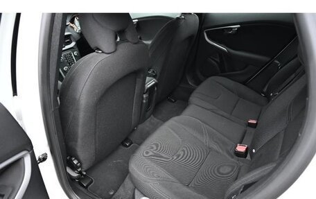 Volvo V40 II рестайлинг, 2019 год, 1 190 000 рублей, 18 фотография