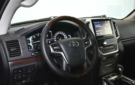 Toyota Land Cruiser 200, 2016 год, 5 310 000 рублей, 14 фотография