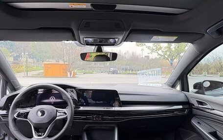 Volkswagen Golf VIII, 2022 год, 1 950 000 рублей, 9 фотография