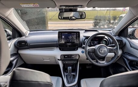 Toyota Yaris, 2023 год, 1 220 000 рублей, 6 фотография