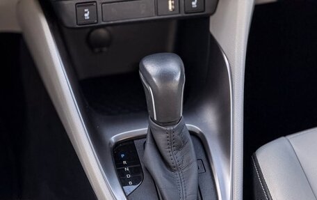 Toyota Yaris, 2023 год, 1 220 000 рублей, 9 фотография