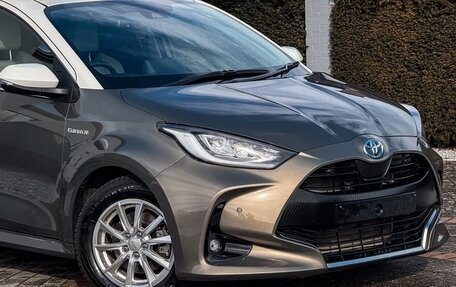 Toyota Yaris, 2023 год, 1 220 000 рублей, 8 фотография