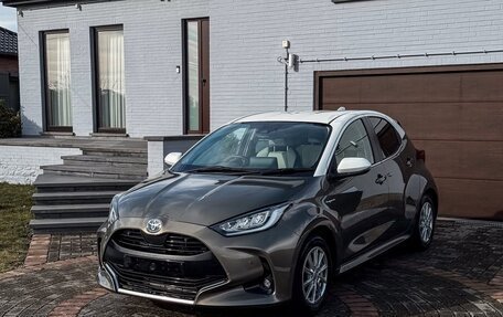 Toyota Yaris, 2023 год, 1 220 000 рублей, 4 фотография