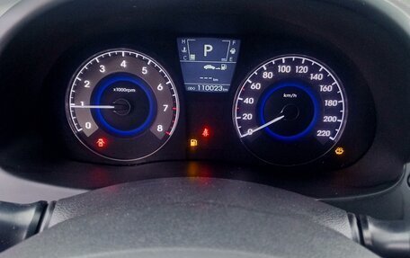 Hyundai Solaris II рестайлинг, 2011 год, 900 000 рублей, 5 фотография