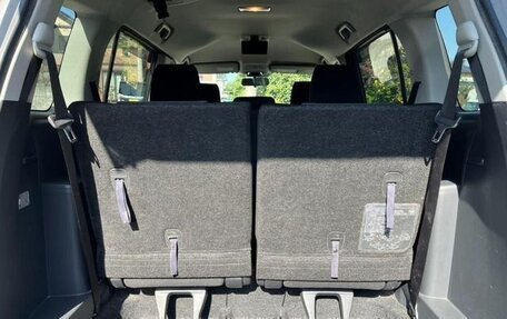 Toyota ISis I, 2012 год, 989 000 рублей, 9 фотография