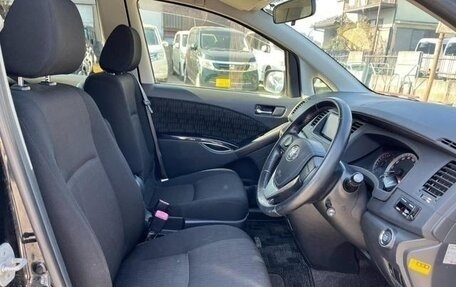 Toyota ISis I, 2012 год, 989 000 рублей, 6 фотография