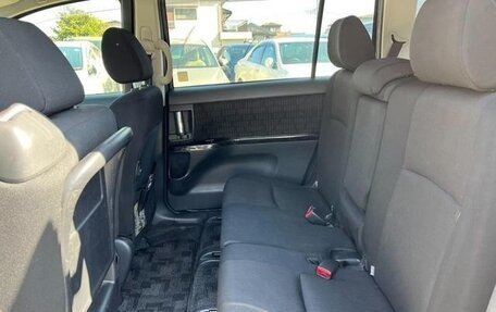 Toyota ISis I, 2012 год, 989 000 рублей, 15 фотография