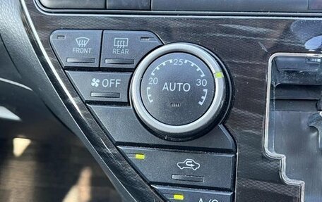 Toyota ISis I, 2012 год, 989 000 рублей, 20 фотография