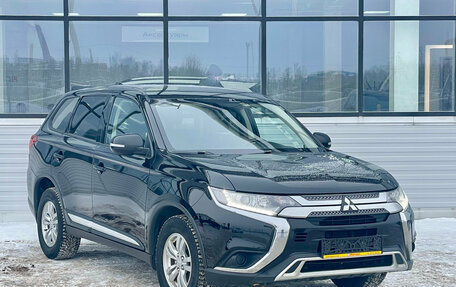 Mitsubishi Outlander III рестайлинг 3, 2019 год, 2 099 000 рублей, 7 фотография