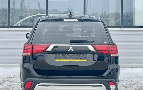 Mitsubishi Outlander III рестайлинг 3, 2019 год, 2 099 000 рублей, 4 фотография