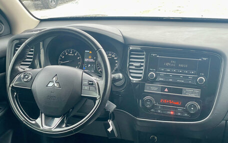 Mitsubishi Outlander III рестайлинг 3, 2019 год, 2 099 000 рублей, 10 фотография