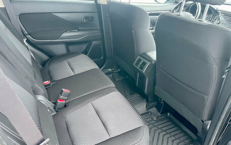 Mitsubishi Outlander III рестайлинг 3, 2019 год, 2 099 000 рублей, 13 фотография