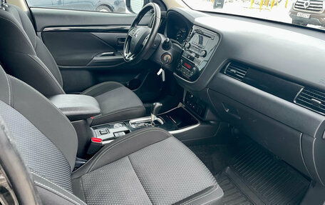 Mitsubishi Outlander III рестайлинг 3, 2019 год, 2 099 000 рублей, 12 фотография