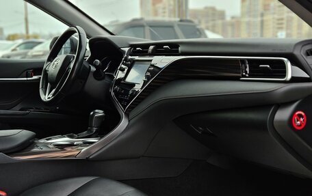 Toyota Camry, 2019 год, 2 890 000 рублей, 10 фотография