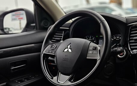 Mitsubishi Outlander III рестайлинг 3, 2015 год, 1 490 000 рублей, 10 фотография