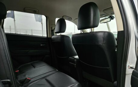 Mitsubishi Outlander III рестайлинг 3, 2015 год, 1 490 000 рублей, 12 фотография