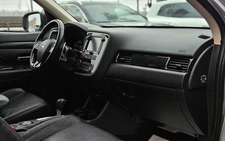 Mitsubishi Outlander III рестайлинг 3, 2015 год, 1 490 000 рублей, 11 фотография