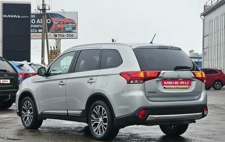 Mitsubishi Outlander III рестайлинг 3, 2015 год, 1 490 000 рублей, 7 фотография