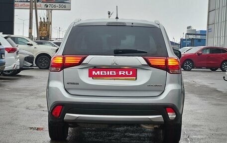 Mitsubishi Outlander III рестайлинг 3, 2015 год, 1 490 000 рублей, 6 фотография