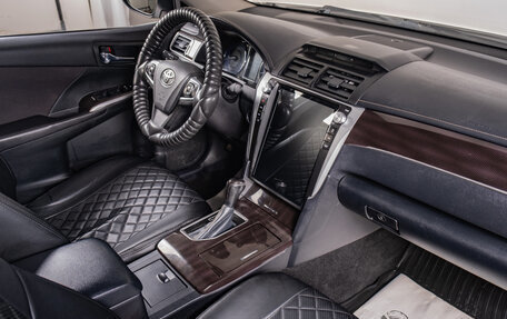 Toyota Camry, 2017 год, 1 989 000 рублей, 14 фотография