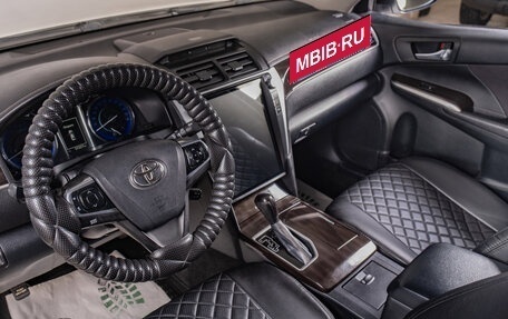 Toyota Camry, 2017 год, 1 989 000 рублей, 8 фотография