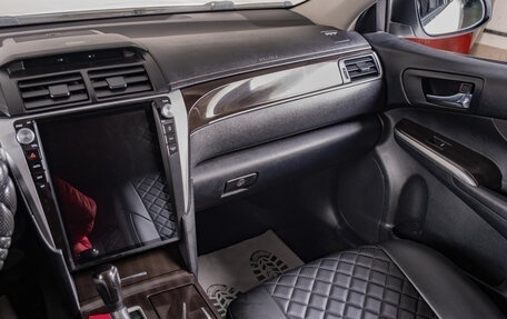 Toyota Camry, 2017 год, 1 989 000 рублей, 13 фотография