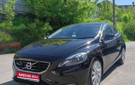 Volvo V40 II рестайлинг, 2015 год, 1 250 000 рублей, 1 фотография