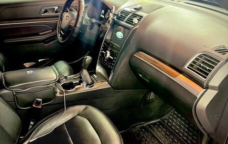 Ford Explorer VI, 2018 год, 3 300 000 рублей, 9 фотография