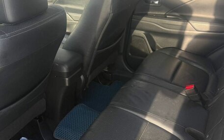 Mitsubishi Outlander III рестайлинг 3, 2015 год, 1 640 000 рублей, 9 фотография