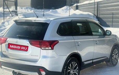 Mitsubishi Outlander III рестайлинг 3, 2015 год, 1 640 000 рублей, 6 фотография