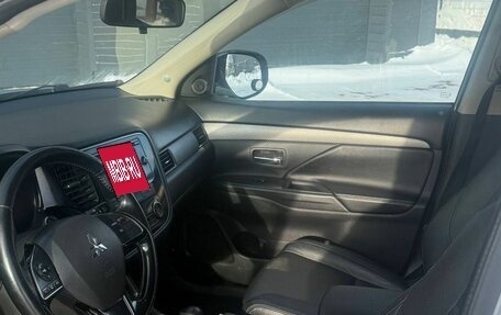 Mitsubishi Outlander III рестайлинг 3, 2015 год, 1 640 000 рублей, 12 фотография