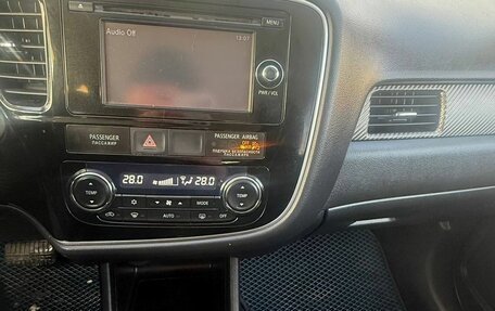 Mitsubishi Outlander III рестайлинг 3, 2015 год, 1 640 000 рублей, 20 фотография