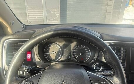 Mitsubishi Outlander III рестайлинг 3, 2015 год, 1 640 000 рублей, 17 фотография