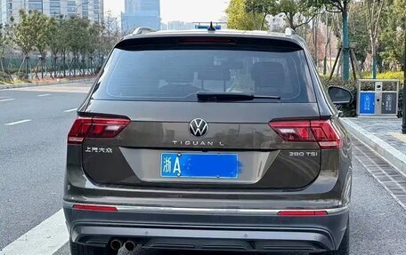 Volkswagen Tiguan II, 2021 год, 1 552 000 рублей, 5 фотография