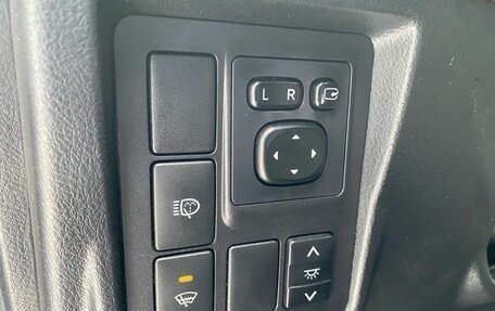 Toyota Land Cruiser Prado 150 рестайлинг 2, 2014 год, 3 399 000 рублей, 26 фотография