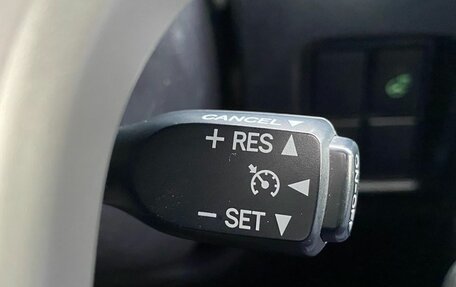 Toyota Land Cruiser Prado 150 рестайлинг 2, 2014 год, 3 399 000 рублей, 29 фотография