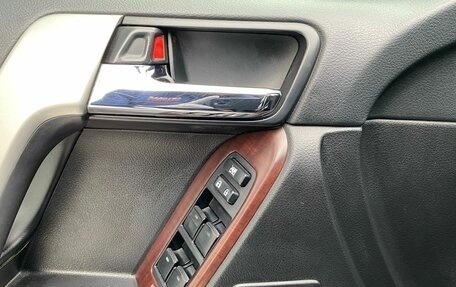 Toyota Land Cruiser Prado 150 рестайлинг 2, 2014 год, 3 399 000 рублей, 25 фотография