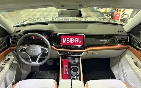 Volkswagen Teramont I, 2024 год, 5 200 009 рублей, 8 фотография