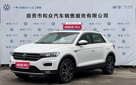 Volkswagen T-Roc I, 2023 год, 1 650 000 рублей, 1 фотография