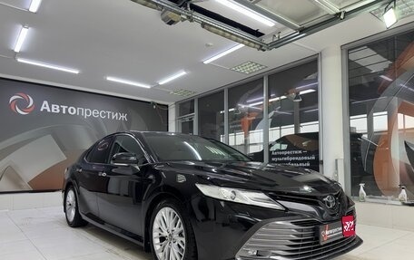 Toyota Camry, 2018 год, 2 780 000 рублей, 1 фотография